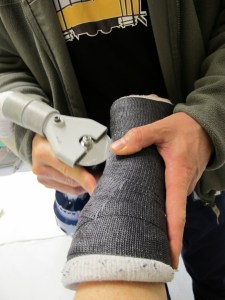 929-cast-2012-02-27 cutting the cast