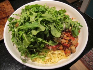 pasta with meat sauce, cheese and arugula