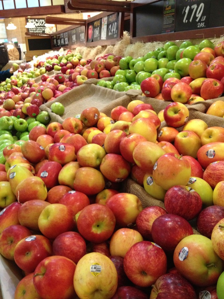 grocery store apple display