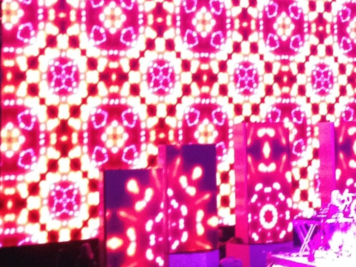 pink and red light pattern